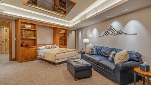 Eight-Bedroom Holiday Home