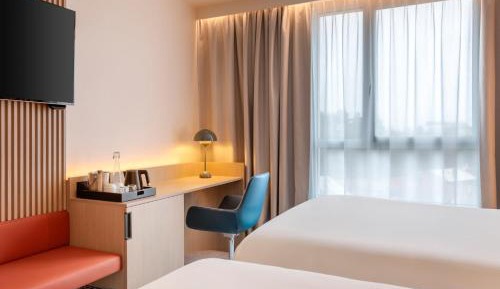 Superior Twin Room with Breakfast & WiFi