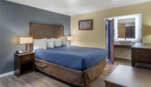 King Room - Non-Smoking