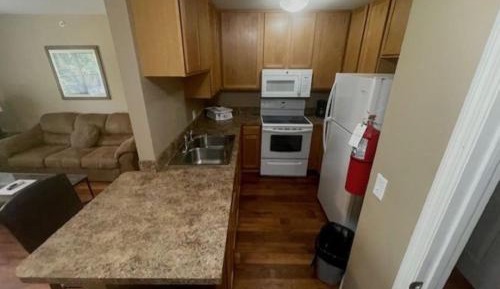 One-Bedroom Queen Suite