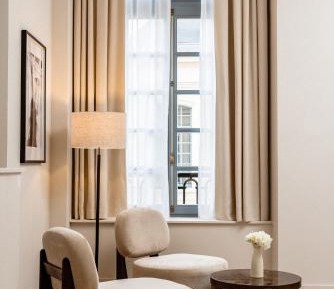 Deluxe King Suite