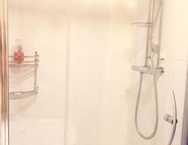 Budget Single Room with Shared Bathroom