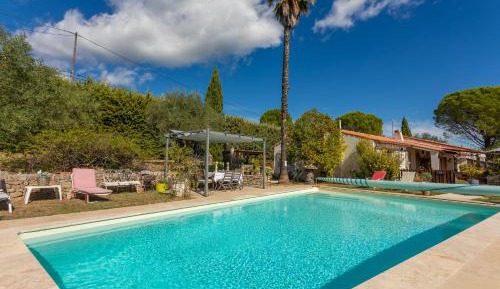 Two-Bedroom Deluxe Apartment with Garden View