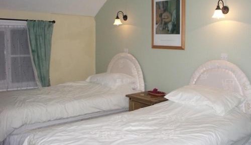 Twin Room with Private Bathroom