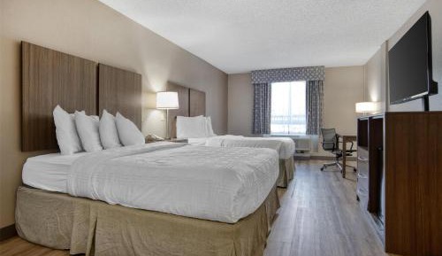 Queen Room with Two Queen Beds and Roll-In Shower - Mobility Access/Non-Smoking
