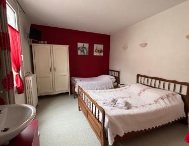 Triple Room with Shared Bathroom