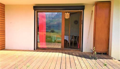 One-Bedroom Apartment with View