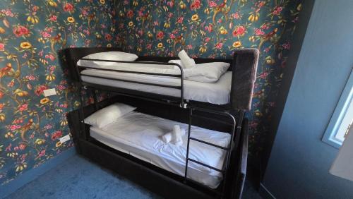 Double or Twin Room with Mountain View