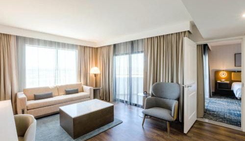King Suite with Living room - Non Smoking/Pet Friendly