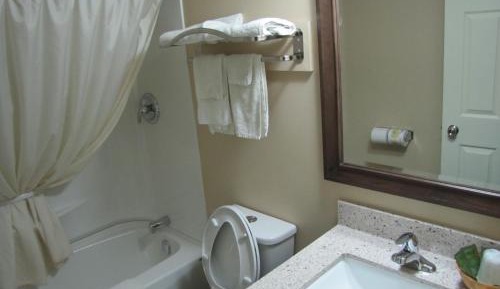 Standard Basement, 2 Queen Beds with Outside Access
