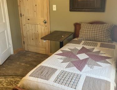 Standard Twin Room with Shared Bathroom