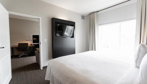 One-Bedroom King Suite with Sofa Bed - Hearing Accessible