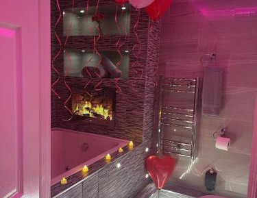 Deluxe Suite with Spa Bath