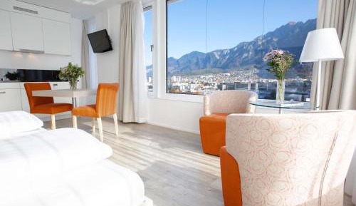Deluxe Room with Two Zip Beds and Mountain View