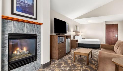 King Suite with Fireplace