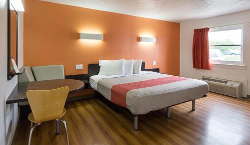 Deluxe King Room - Non-Smoking