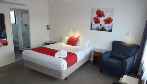 Executive Queen Studio