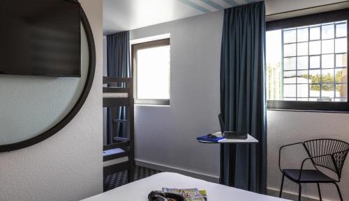 Family Room with Two Single and One Bunk Bed