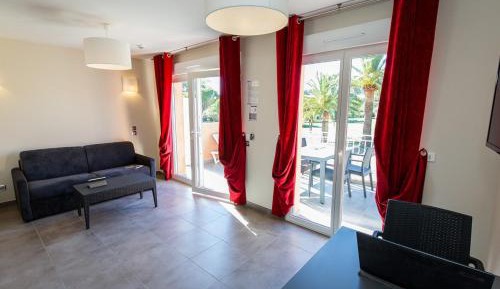 One-Bedroom Apartment (4 Adults)