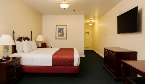 Deluxe King Room - Non-Smoking