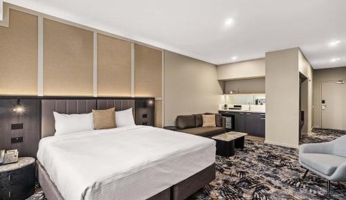 Luxury Suite with One King Bed