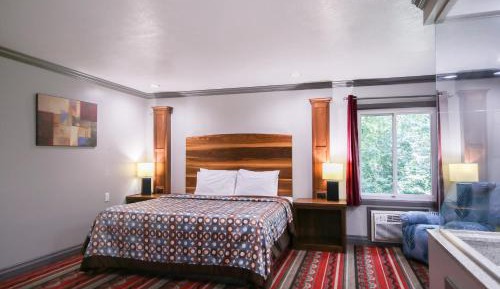 1 Suite King Bed Non-Smoking Jacuzzi Tub