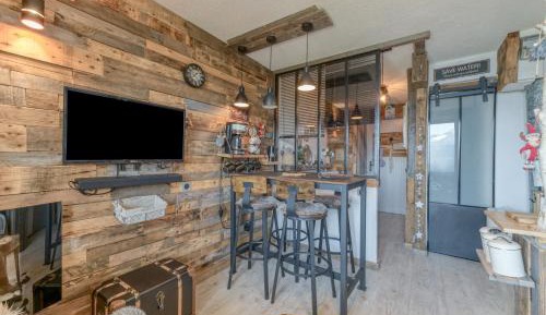 Studio with Mountain View