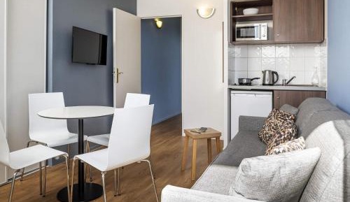 Apartment with One Double Bed
