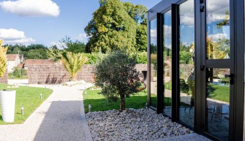 Family Room with Garden View