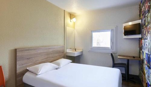 Tandem Room for Two Travelers