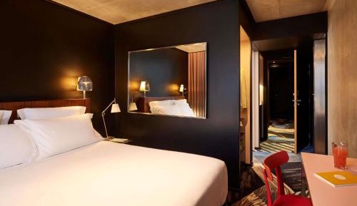 Medium Mama Double Room with Queen Bed