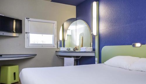 Double room with large bed