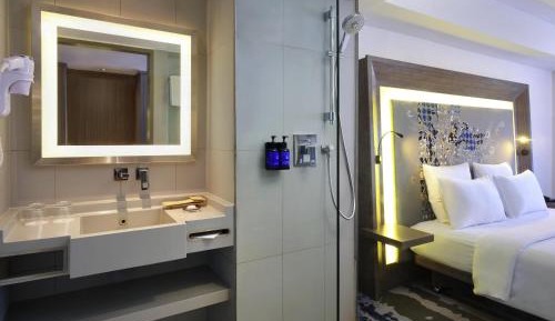 Executive King Room with Free Benefit Access to Premiere Lounge