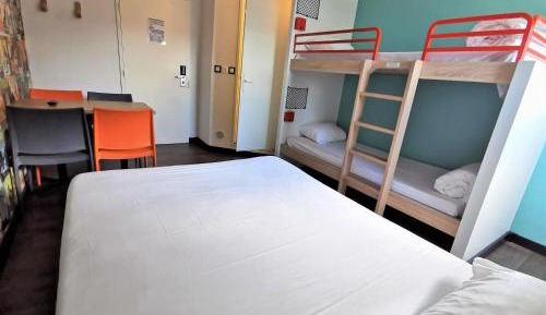 Cabrio Family Room with Bathroom