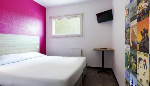 Room with One Double Bed and Bathroom