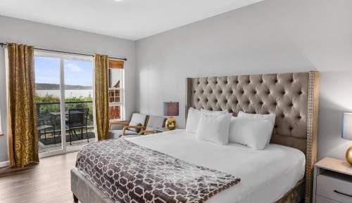 Deluxe Double Room with Balcony and Sea View