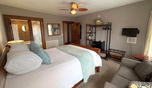 Queen Room with Spa Bath