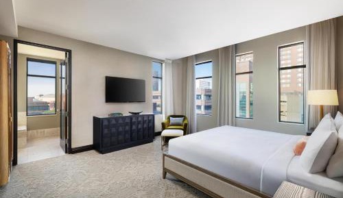 Deluxe Suite