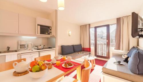 Apartment with Mountain View