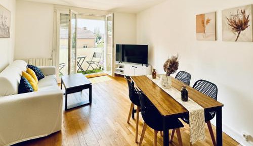 Three-Bedroom Apartment with Balcony