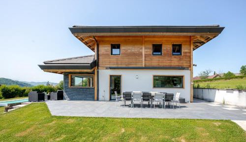 Villa with Garden View