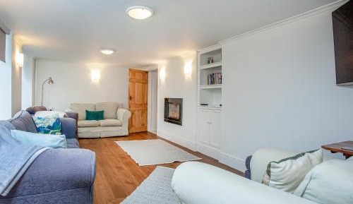 Five-Bedroom Holiday Home