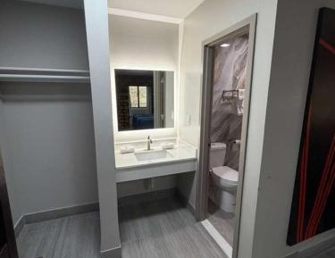 King Room - Non-Smoking