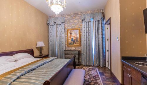 Deluxe Queen Room