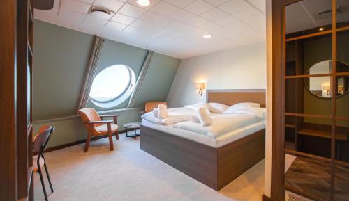Commodore Deluxe Cabin