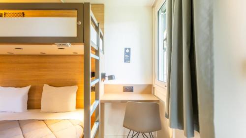 Standard Room - 1 Queen Bed