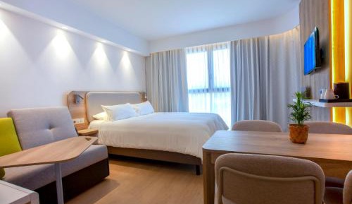 One-Bedroom Suite - Free Breakfast