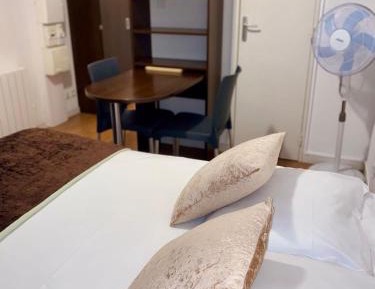Studio (2 Adults)