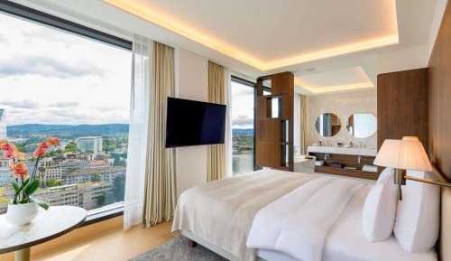Grand King Suite