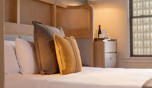 Classic Queen Room with Cityview